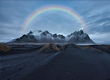 爱游戏登录入口-接机女球迷吐槽詹姆斯:哎哎哎这就走了,这都不看我们一眼