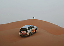 爱游戏登录入口-接机女球迷吐槽詹姆斯：哎哎哎这就走了，这都不看我们一眼